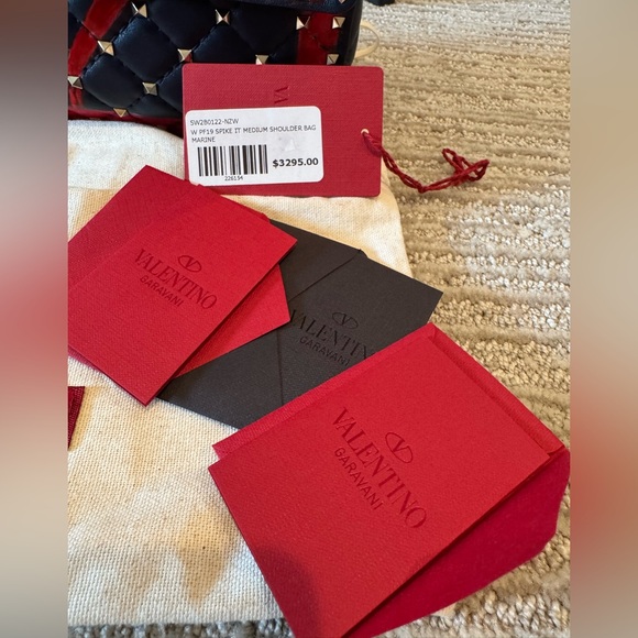 ❤️Valentino Garavani❤️ - Picture 17 of 17